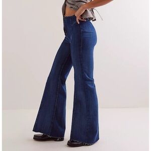 NWT Free People CRVY Wild Honey Denim Jeans Flare Mid Rise Dark Blue Night Sky
